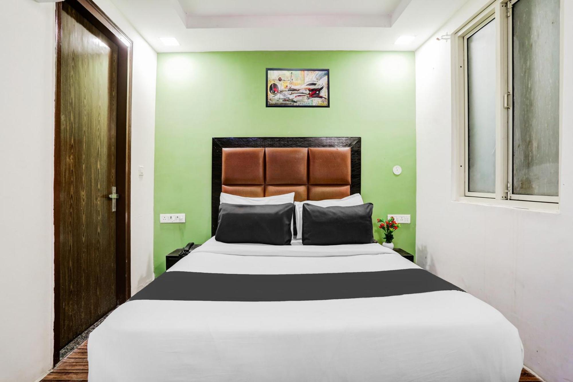 Super Hotel O Rohini Sector 20 Formerly Yellow Saffron Делі Екстер'єр фото